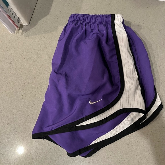 Women’s Nike Running Shorts - Picture 3 of 4